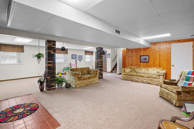 126 W 28th Avenue, Coal Valley, IL 61240