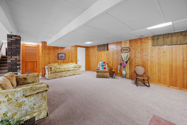 126 W 28th Avenue, Coal Valley, IL 61240