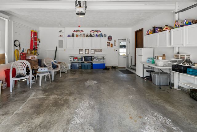 126 W 28th Avenue, Coal Valley, IL 61240