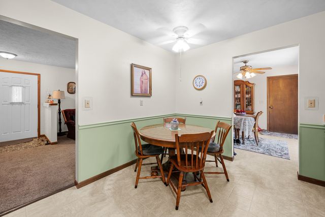 126 W 28th Avenue, Coal Valley, IL 61240