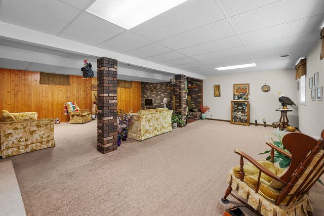126 W 28th Avenue, Coal Valley, IL 61240