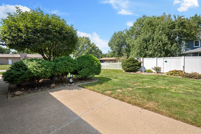 126 W 28th Avenue, Coal Valley, IL 61240