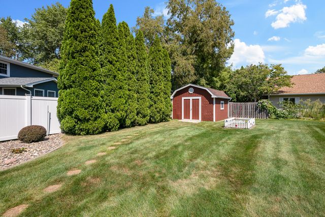 126 W 28th Avenue, Coal Valley, IL 61240