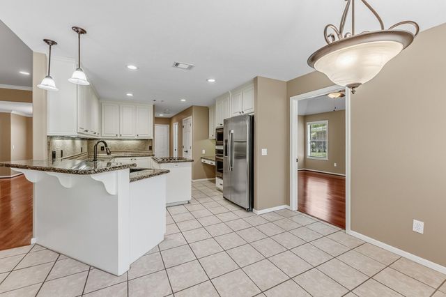 1916 Greentree Drive, Huntsville, TX 77340