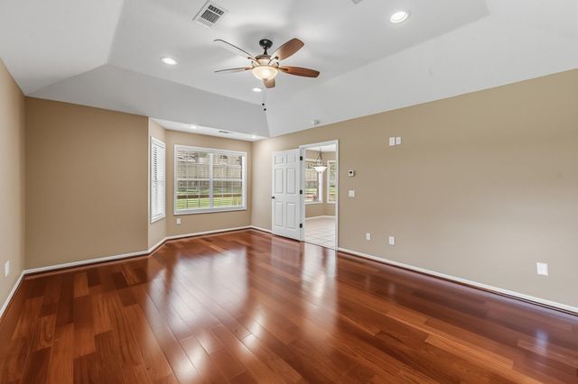 1916 Greentree Drive, Huntsville, TX 77340