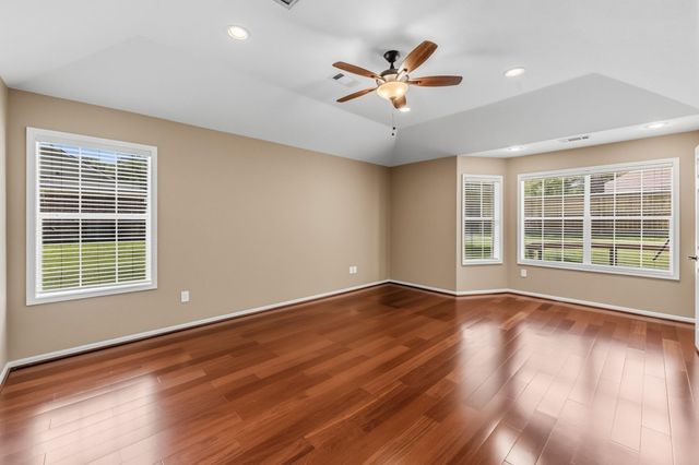 1916 Greentree Drive, Huntsville, TX 77340