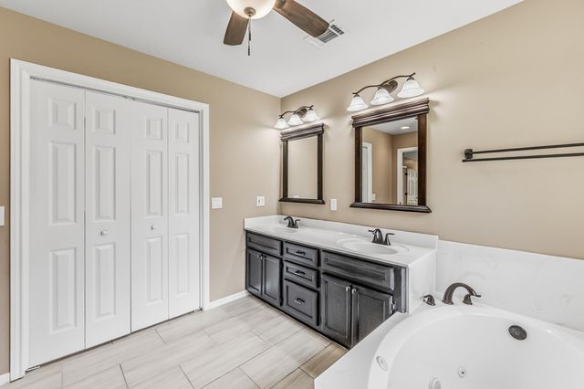 1916 Greentree Drive, Huntsville, TX 77340