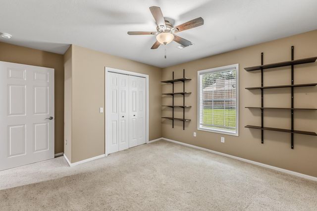 1916 Greentree Drive, Huntsville, TX 77340
