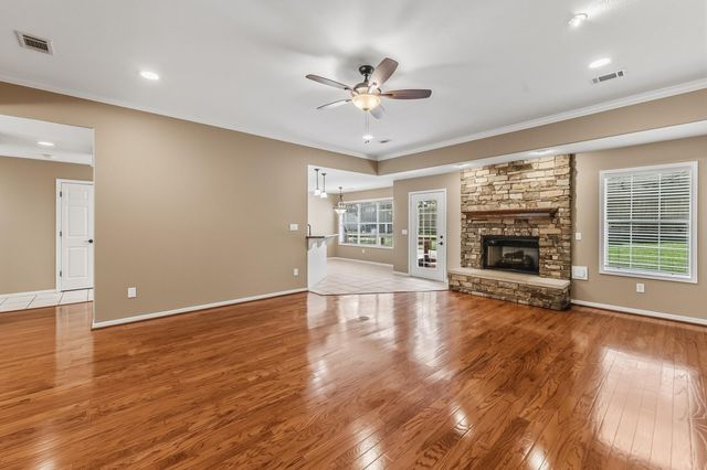 1916 Greentree Drive, Huntsville, TX 77340
