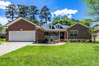 1916 Greentree Drive, Huntsville, TX 77340
