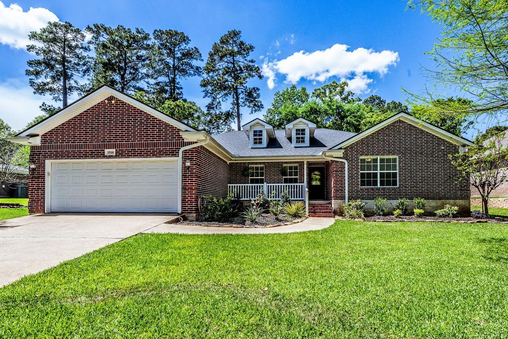 1916 Greentree Drive, Huntsville, TX 77340