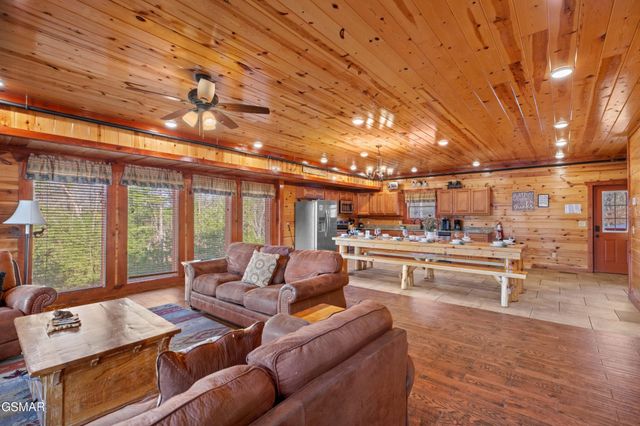 1643 Barn Door Lane, Sevierville, TN 37862