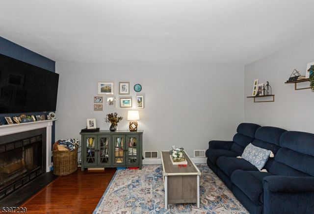 128 Hawthorne Ct, Rockaway Twp., NJ 07866