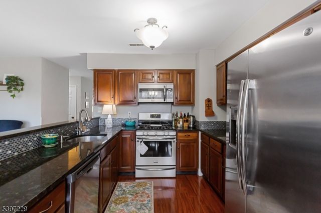 128 Hawthorne Ct, Rockaway Twp., NJ 07866