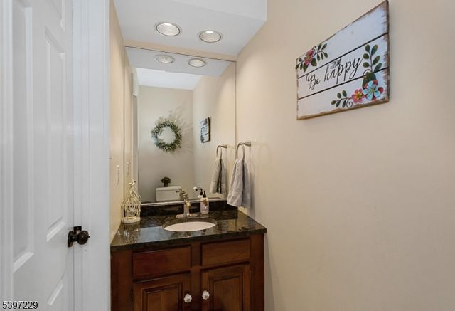 128 Hawthorne Ct, Rockaway Twp., NJ 07866