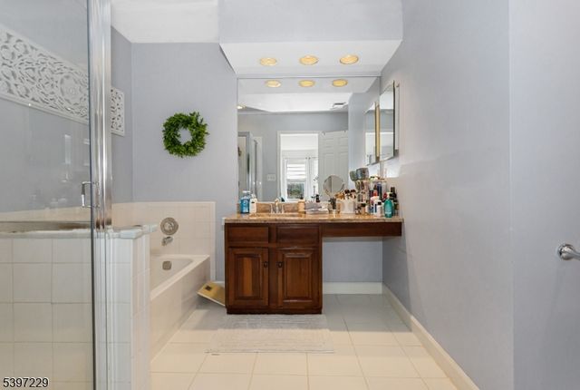 128 Hawthorne Ct, Rockaway Twp., NJ 07866