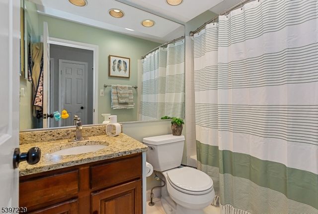 128 Hawthorne Ct, Rockaway Twp., NJ 07866