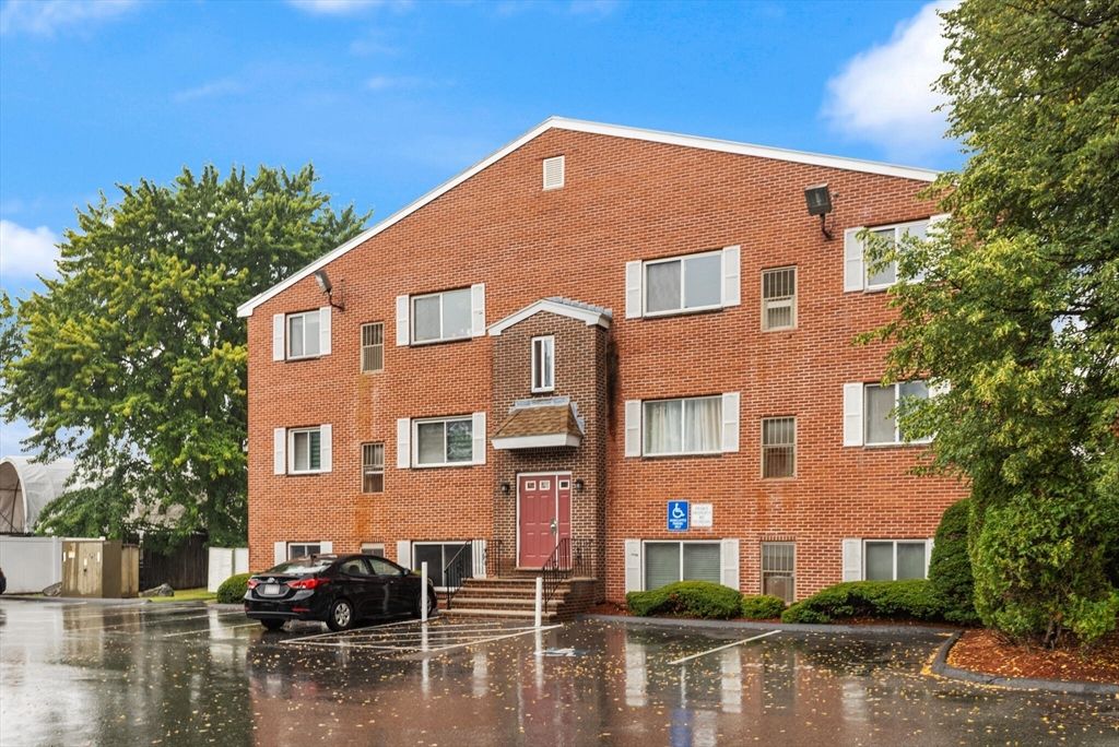 35 Prospect St 109, Woburn, MA 01801