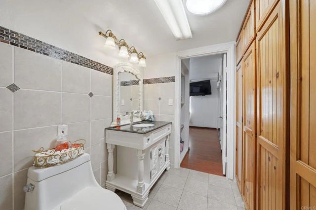 2152 Oak Hill Drive, Escondido, CA 92027