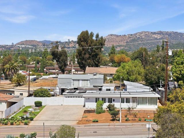 2152 Oak Hill Drive, Escondido, CA 92027