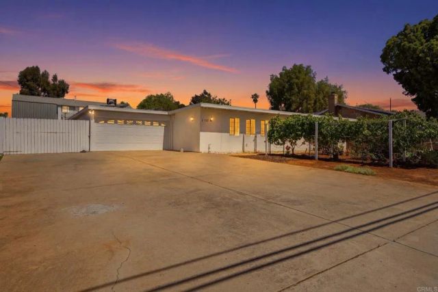 2152 Oak Hill Drive, Escondido, CA 92027