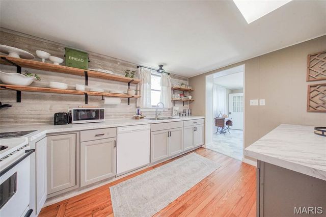 15227 County Road 1110, St James, MO 65559