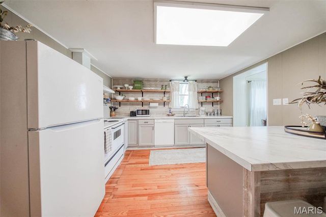 15227 County Road 1110, St James, MO 65559