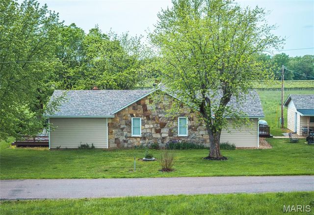 15227 County Road 1110, St James, MO 65559