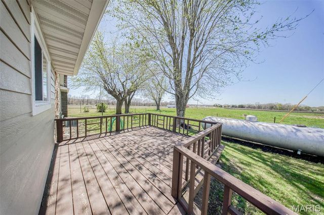 15227 County Road 1110, St James, MO 65559
