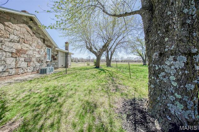 15227 County Road 1110, St James, MO 65559