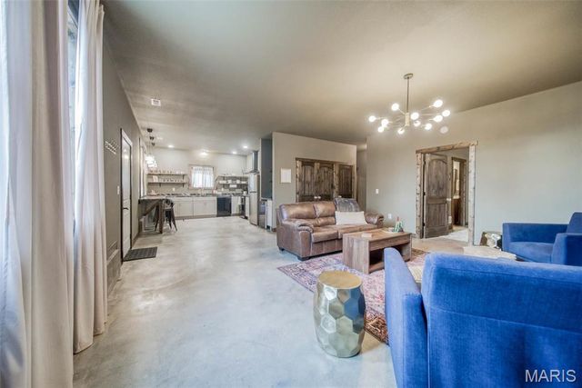 15227 County Road 1110, St James, MO 65559