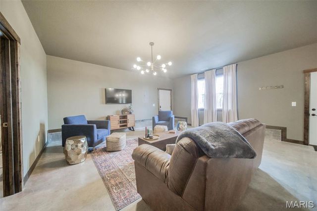 15227 County Road 1110, St James, MO 65559