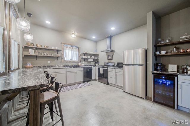 15227 County Road 1110, St James, MO 65559