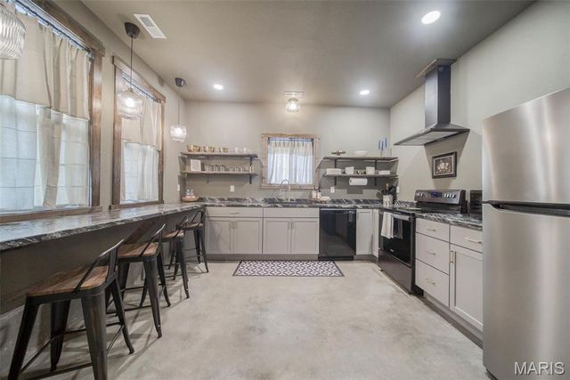 15227 County Road 1110, St James, MO 65559