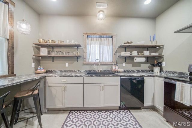 15227 County Road 1110, St James, MO 65559