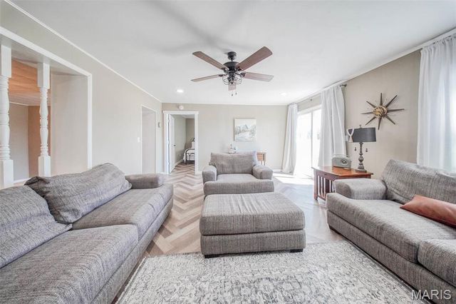 15227 County Road 1110, St James, MO 65559