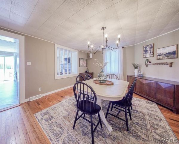 15227 County Road 1110, St James, MO 65559