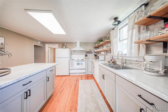 15227 County Road 1110, St James, MO 65559