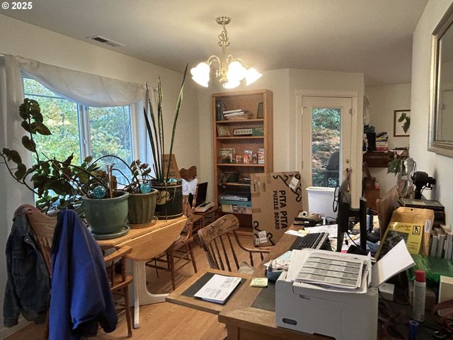 2343 Nw CHAMBERS Dr, Roseburg, OR 97471