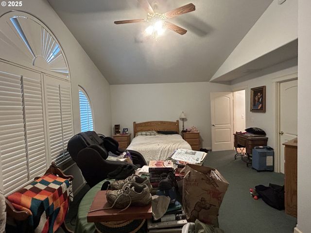 2343 Nw CHAMBERS Dr, Roseburg, OR 97471