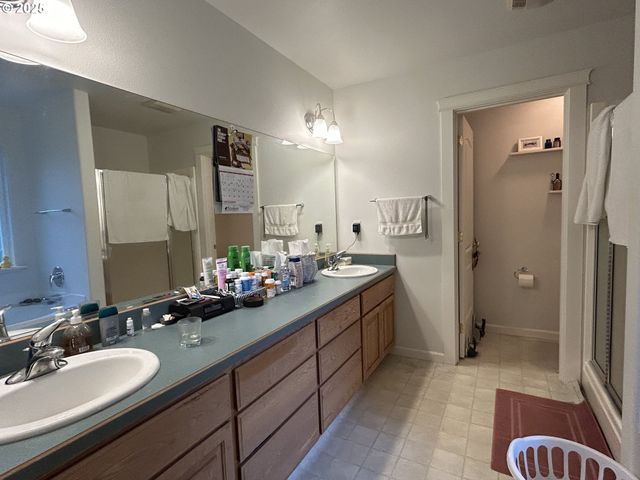 2343 Nw CHAMBERS Dr, Roseburg, OR 97471