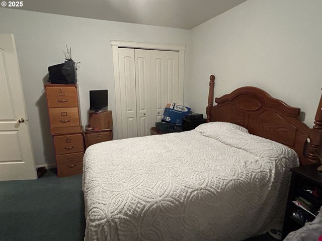 2343 Nw CHAMBERS Dr, Roseburg, OR 97471