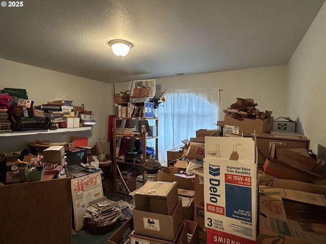 2343 Nw CHAMBERS Dr, Roseburg, OR 97471