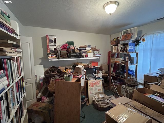 2343 Nw CHAMBERS Dr, Roseburg, OR 97471