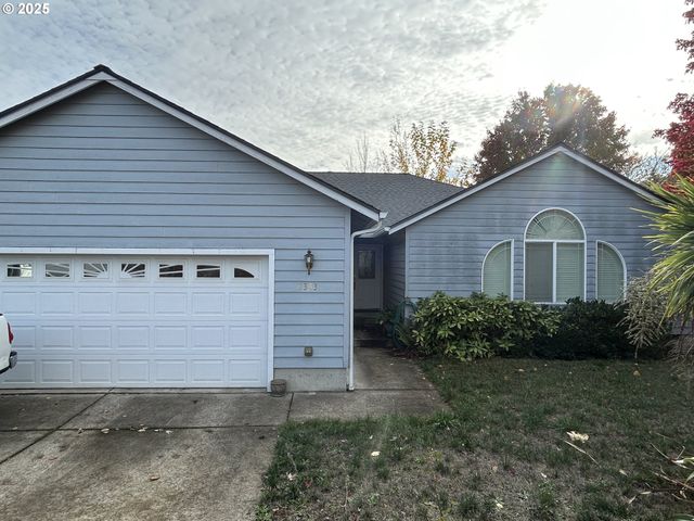 2343 Nw CHAMBERS Dr, Roseburg, OR 97471