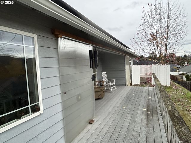 2343 Nw CHAMBERS Dr, Roseburg, OR 97471