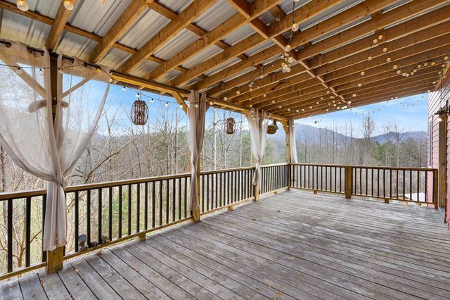 202 Bell Orchard Drive, Hayesville, NC 28904