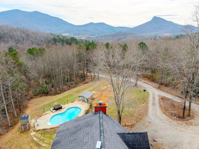 202 Bell Orchard Drive, Hayesville, NC 28904