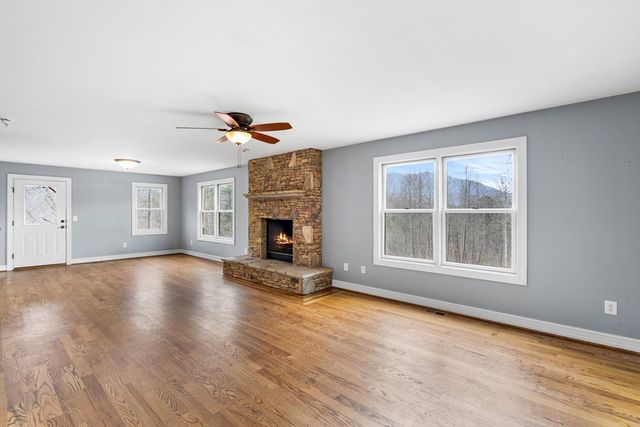 202 Bell Orchard Drive, Hayesville, NC 28904