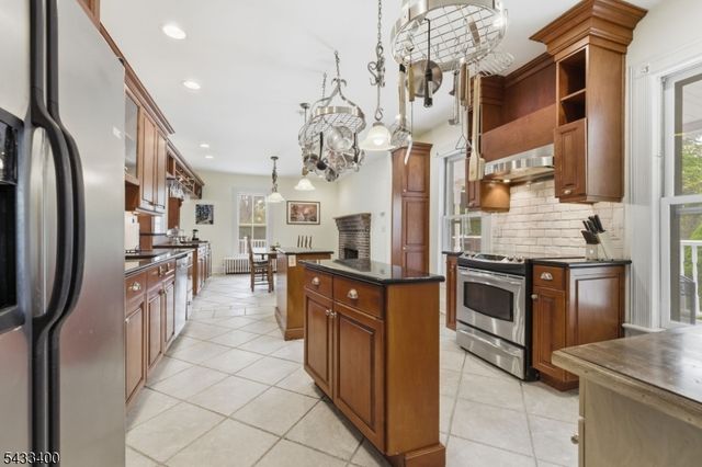 61 New St, Hampton Boro, NJ 08827